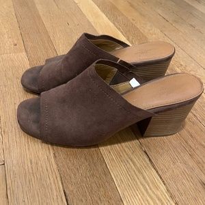Universal thread open toed brown heel